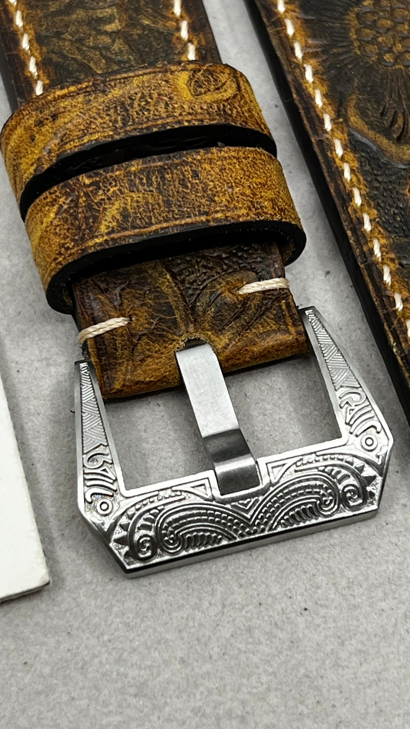 Leather Watch Straps in 24mm, best Watch bands and strap in United State, Handmade Leather Watch band watch, wristwatch Band, Apple Watch Band, Engraving Watch Straps and Watch Buckle, Panerai Watch Band, Bell and Ross Watch Straps in 22mm