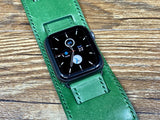 Apple Watch Band match with Apple Watch Series 6 in Space Grey Watch Case, Apple Watch Hermes, Apple Watch Bund Straps in green stitching
