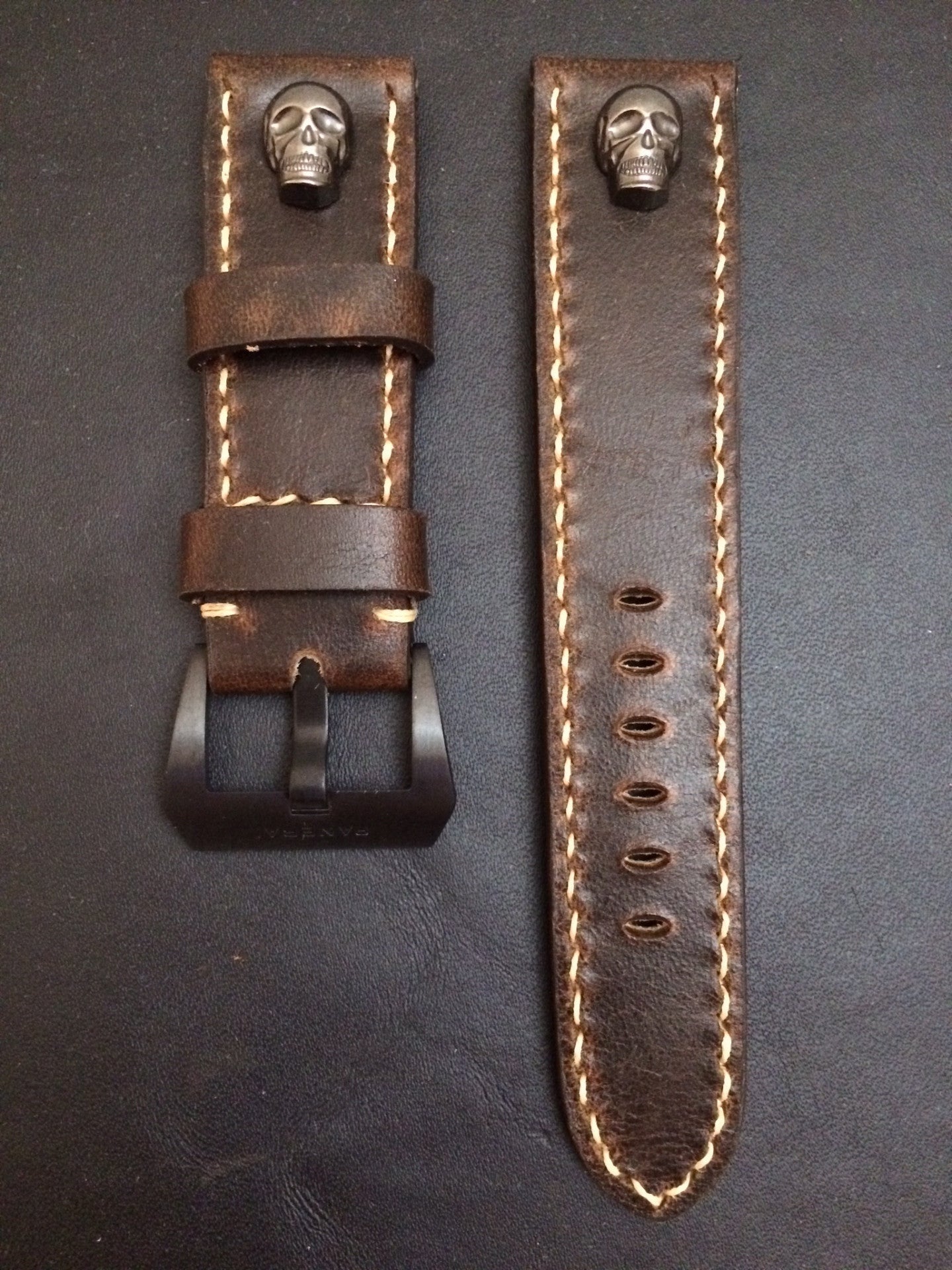 Upgrade your timepiece with a touch of luxury and style with our brown leather strap & silver 925 skull stud for 24mm & 26mm lugs.