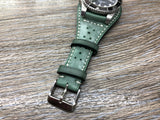 Full Bund Straps that use Vintage Green leather to come up this straps, Heat mark along the edge of the straps side, match together with the stainless steel 16mm buckle